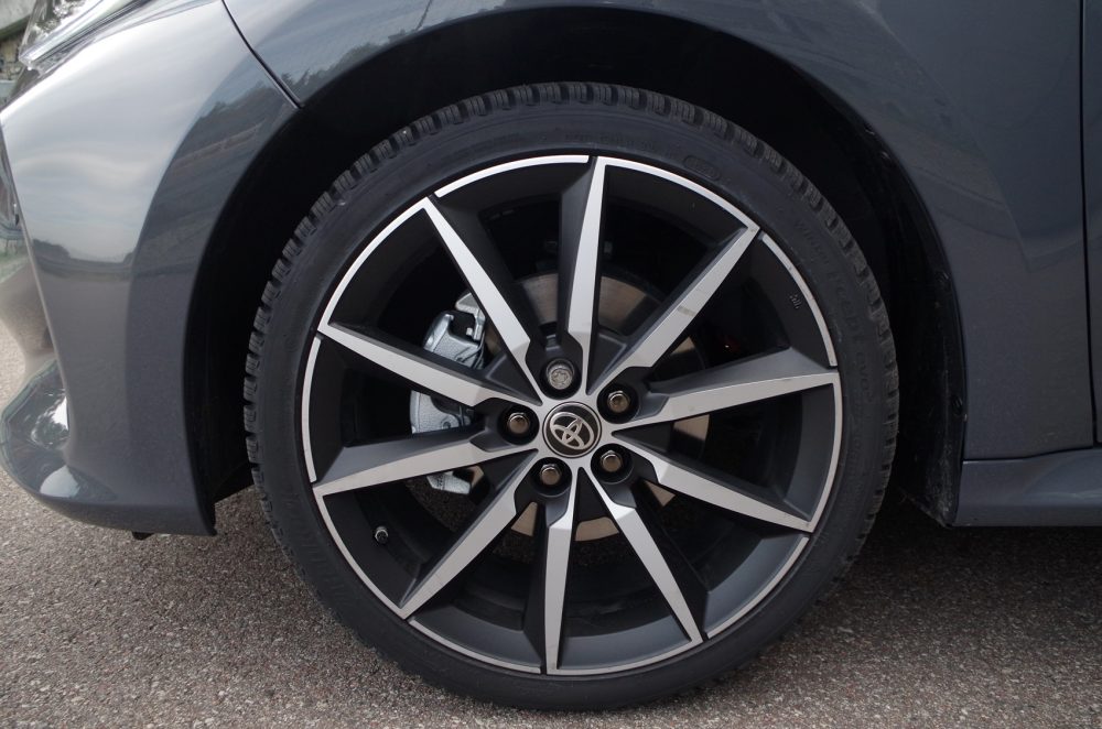 Toyota Yaris 1.5 Hybrid Dynamic Force 130 KM e-CVT GR SPORT A27