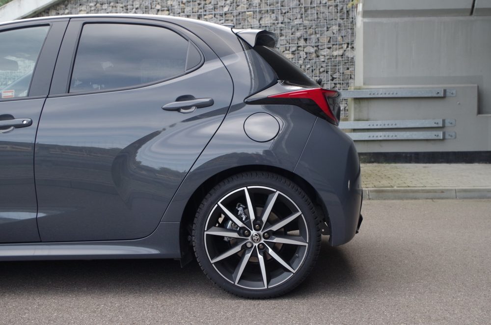 Toyota Yaris 1.5 Hybrid Dynamic Force 130 KM e-CVT GR SPORT A28