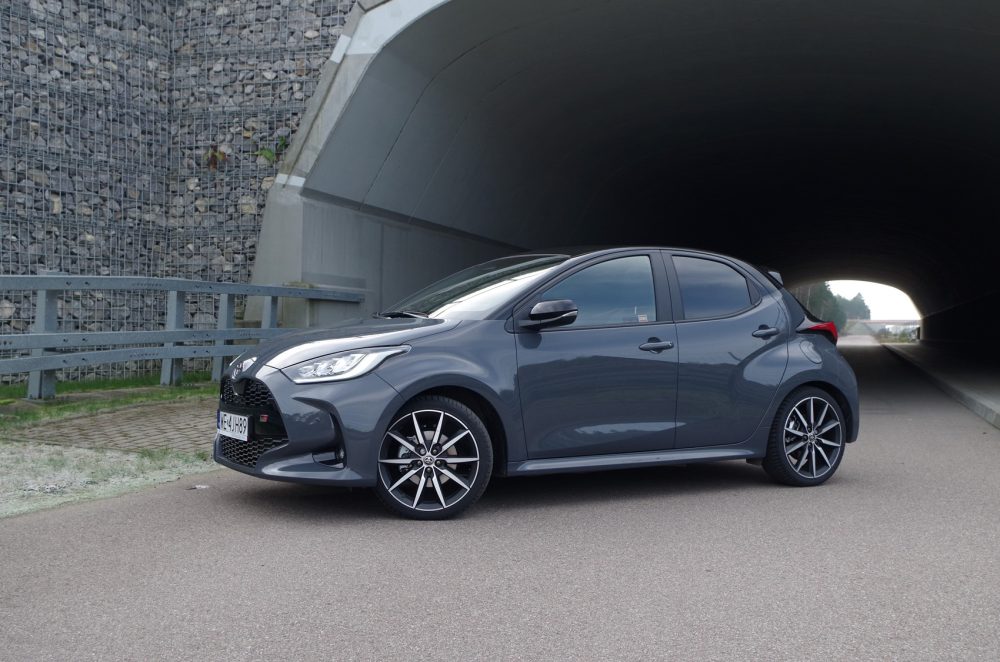 Toyota Yaris 1.5 Hybrid Dynamic Force 130 KM e-CVT GR SPORT A35