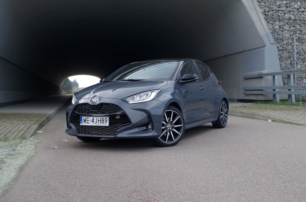 Toyota Yaris 1.5 Hybrid Dynamic Force 130 KM e-CVT GR SPORT A36