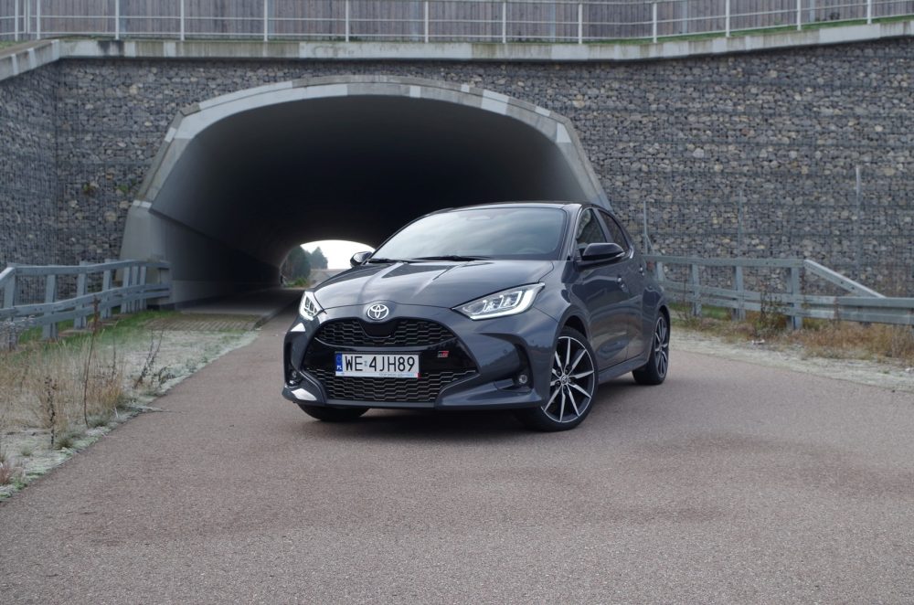 Toyota Yaris 1.5 Hybrid Dynamic Force 130 KM e-CVT GR SPORT A38