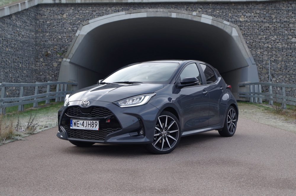 Toyota Yaris 1.5 Hybrid Dynamic Force 130 KM e-CVT GR SPORT A40