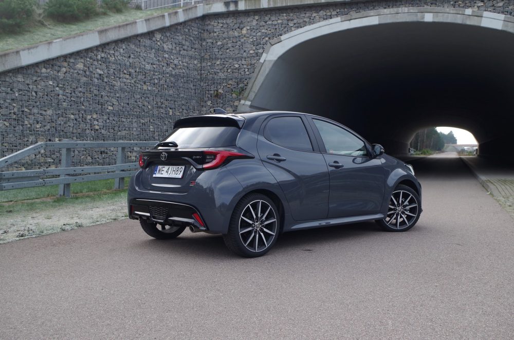 Toyota Yaris 1.5 Hybrid Dynamic Force 130 KM e-CVT GR SPORT A41