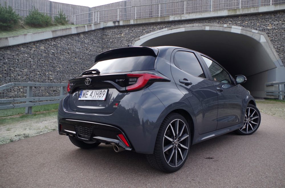 Toyota Yaris 1.5 Hybrid Dynamic Force 130 KM e-CVT GR SPORT A43