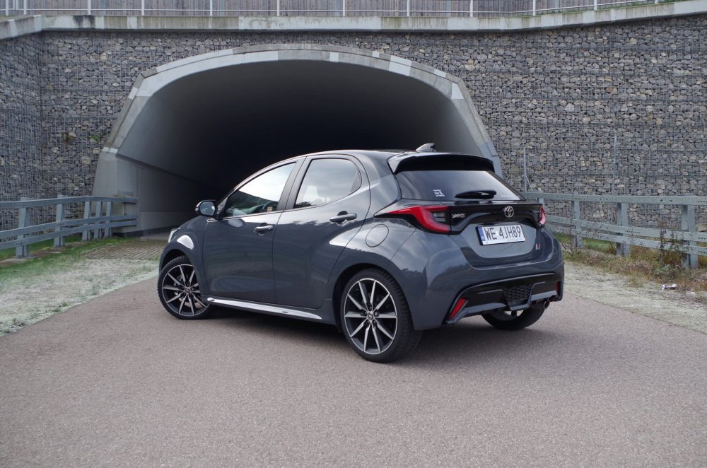 Toyota Yaris 1.5 Hybrid Dynamic Force 130 KM e-CVT GR SPORT A50