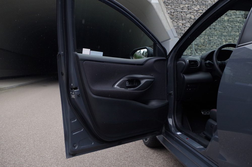 Toyota Yaris 1.5 Hybrid Dynamic Force 130 KM e-CVT GR SPORT B05