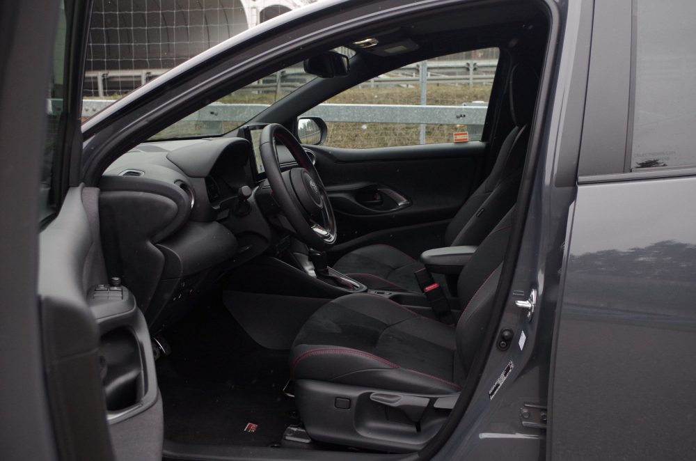 Toyota Yaris 1.5 Hybrid Dynamic Force 130 KM e-CVT GR SPORT B11