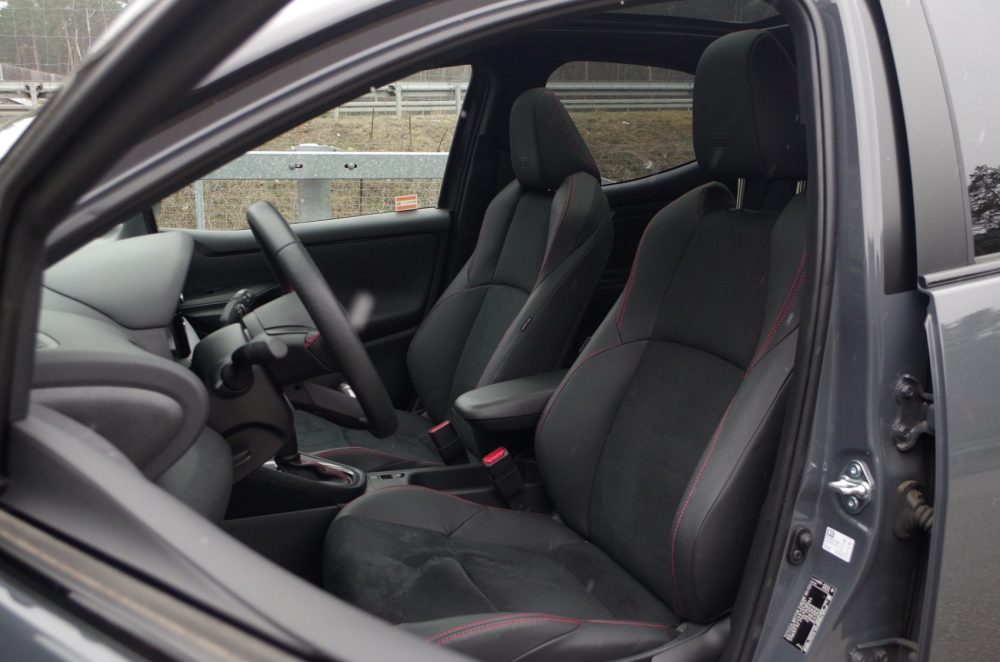 Toyota Yaris 1.5 Hybrid Dynamic Force 130 KM e-CVT GR SPORT B19