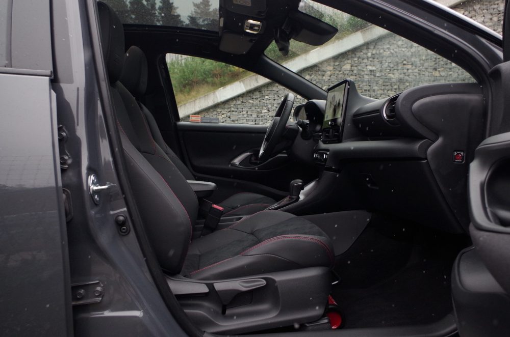 Toyota Yaris 1.5 Hybrid Dynamic Force 130 KM e-CVT GR SPORT B31