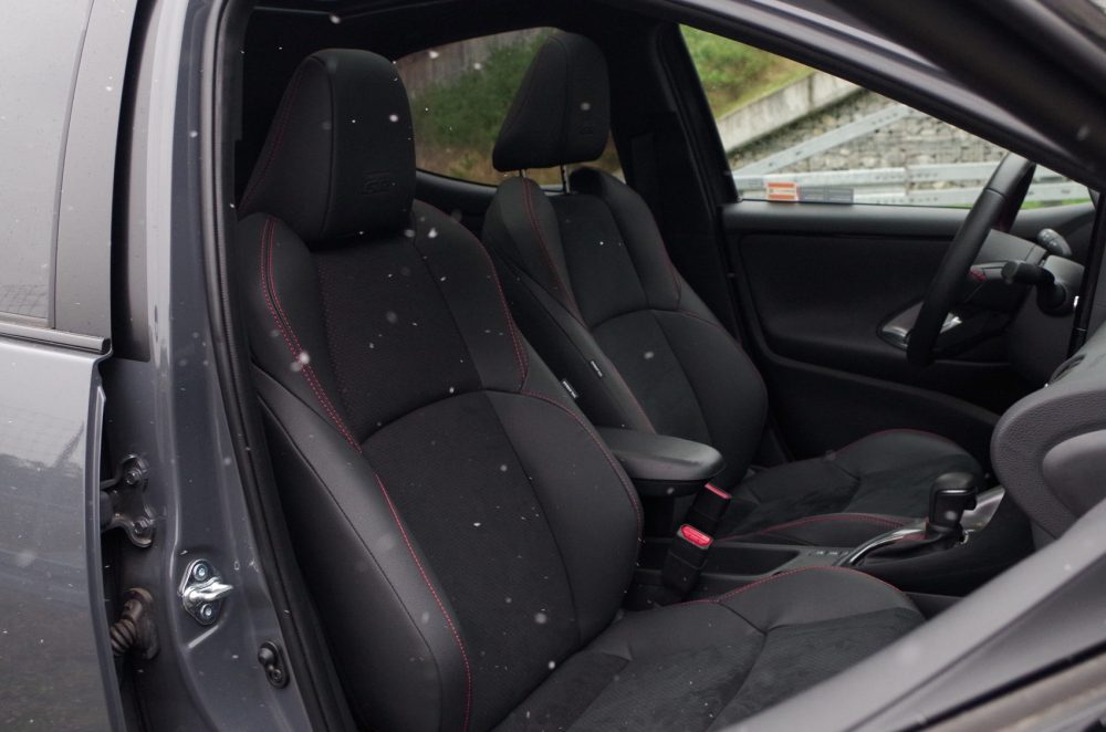 Toyota Yaris 1.5 Hybrid Dynamic Force 130 KM e-CVT GR SPORT B32