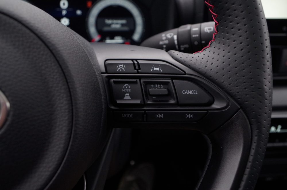 Toyota Yaris 1.5 Hybrid Dynamic Force 130 KM e-CVT GR SPORT B38