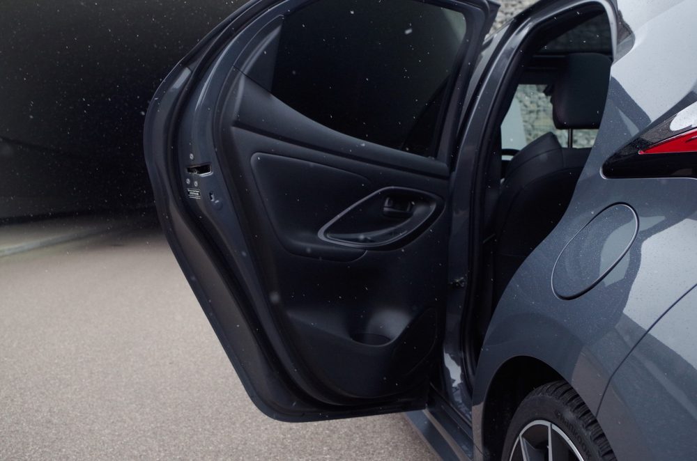 Toyota Yaris 1.5 Hybrid Dynamic Force 130 KM e-CVT GR SPORT B44