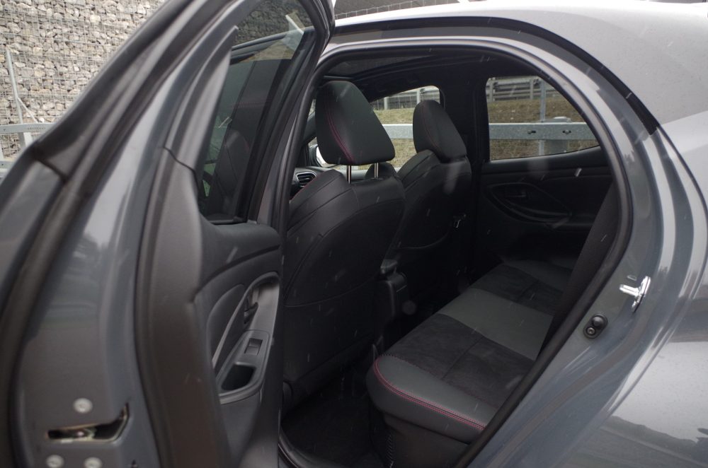 Toyota Yaris 1.5 Hybrid Dynamic Force 130 KM e-CVT GR SPORT B47