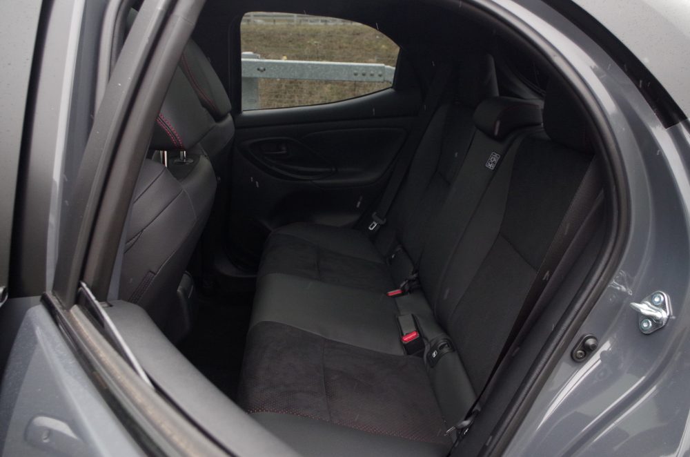 Toyota Yaris 1.5 Hybrid Dynamic Force 130 KM e-CVT GR SPORT B48