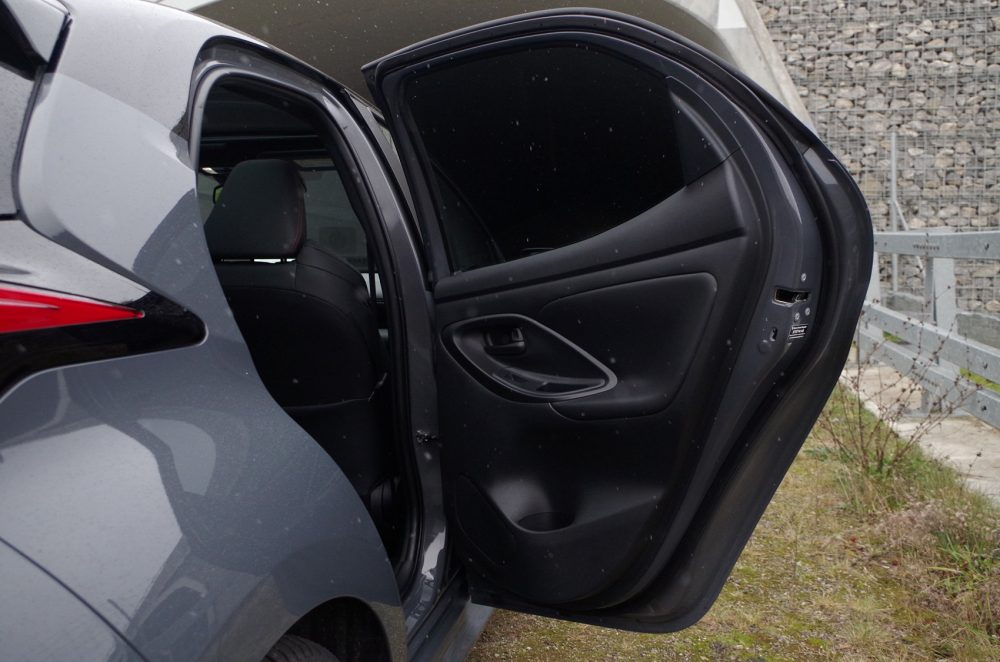 Toyota Yaris 1.5 Hybrid Dynamic Force 130 KM e-CVT GR SPORT B56