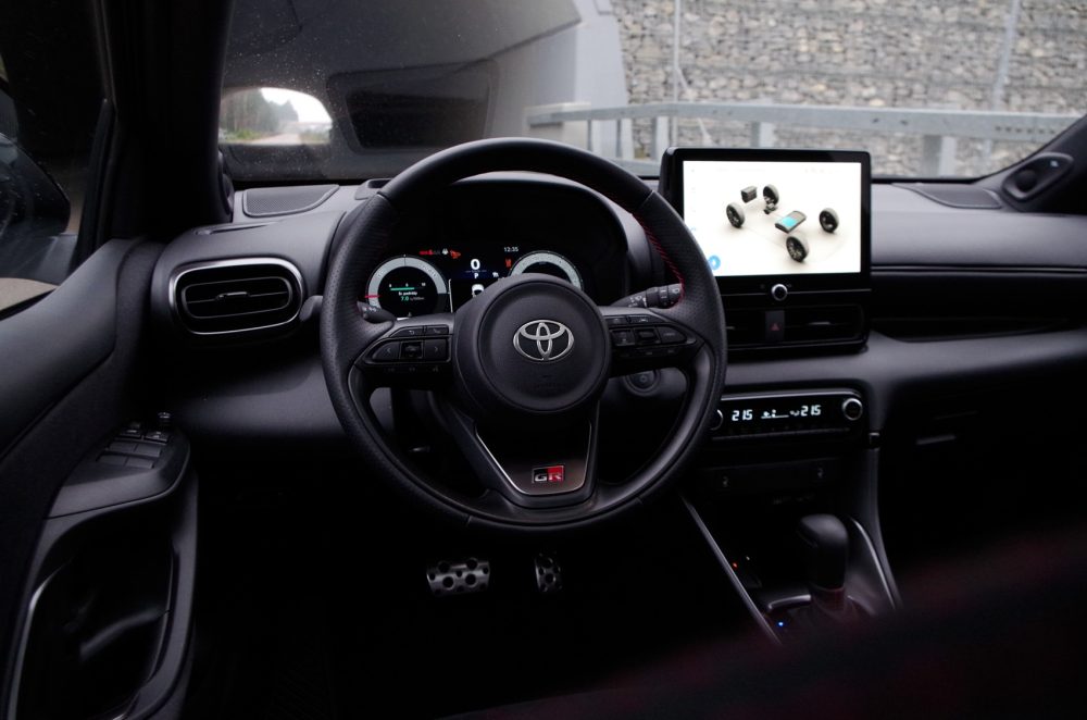 Toyota Yaris 1.5 Hybrid Dynamic Force 130 KM e-CVT GR SPORT B61