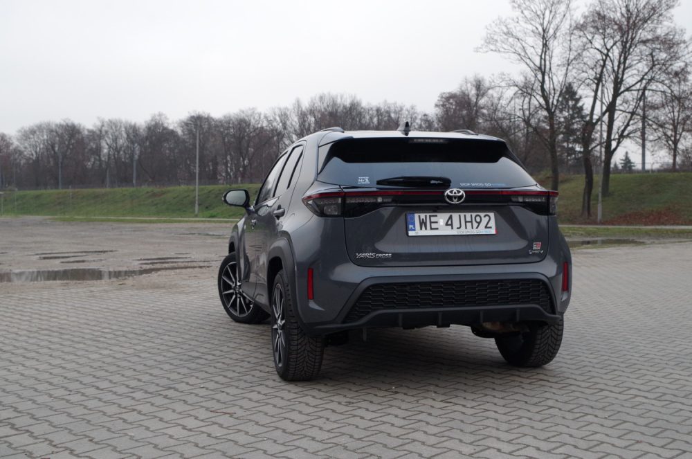 Toyota Yaris Cross 1.5 Hybrid Dynamic Force FWD 130 KM e-CVT GR SPORT A02