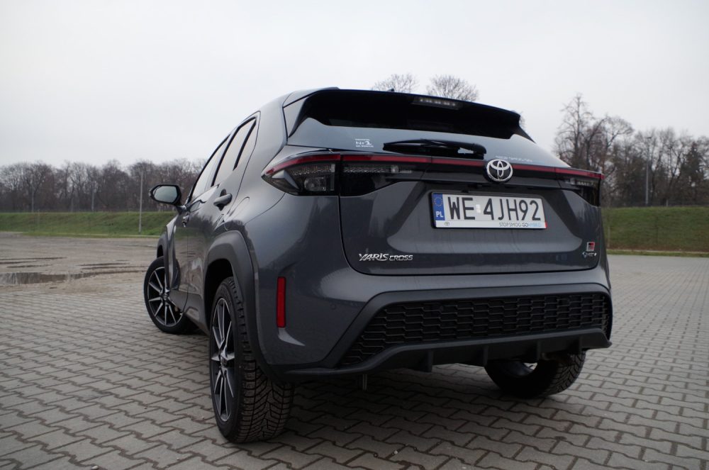 Toyota Yaris Cross 1.5 Hybrid Dynamic Force FWD 130 KM e-CVT GR SPORT A06