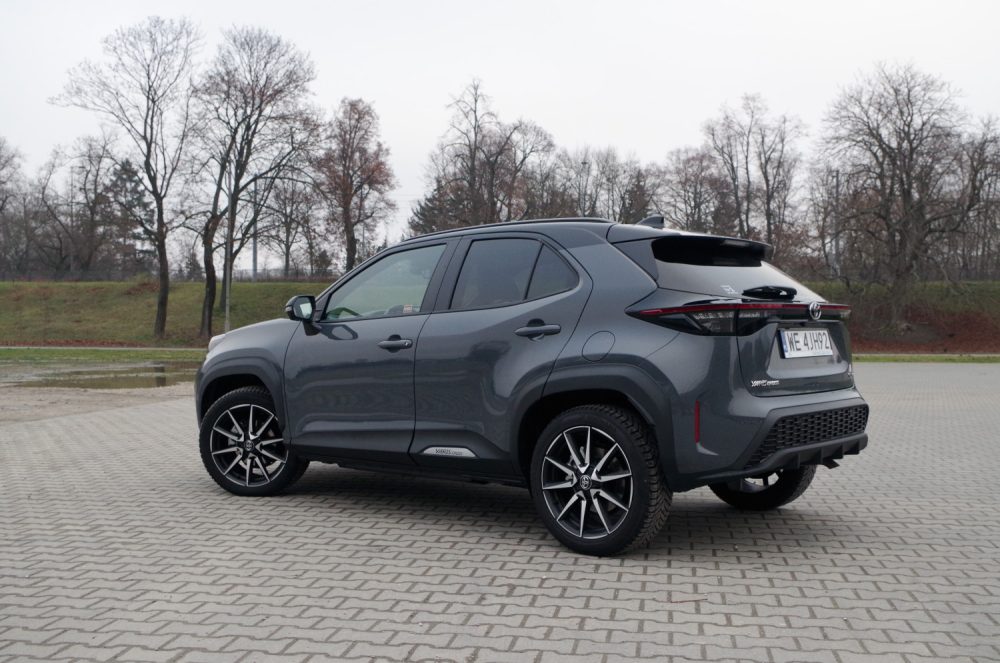 Toyota Yaris Cross 1.5 Hybrid Dynamic Force FWD 130 KM e-CVT GR SPORT A09