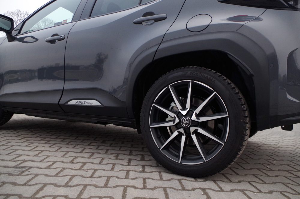 Toyota Yaris Cross 1.5 Hybrid Dynamic Force FWD 130 KM e-CVT GR SPORT A10