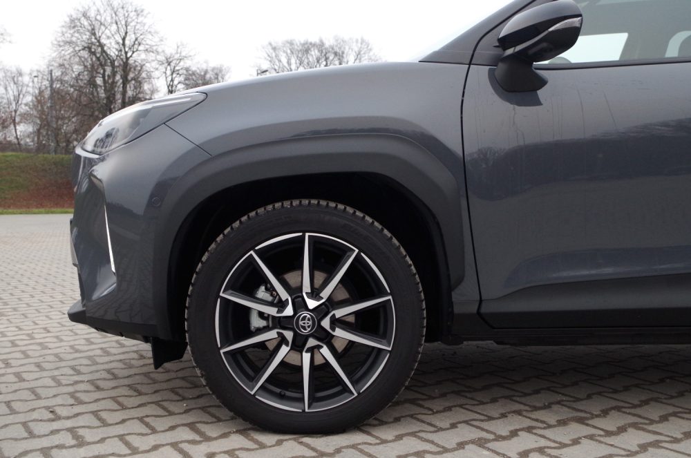 Toyota Yaris Cross 1.5 Hybrid Dynamic Force FWD 130 KM e-CVT GR SPORT A21