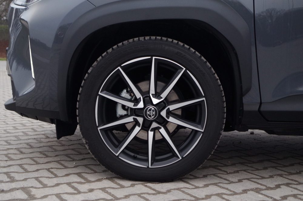 Toyota Yaris Cross 1.5 Hybrid Dynamic Force FWD 130 KM e-CVT GR SPORT A22