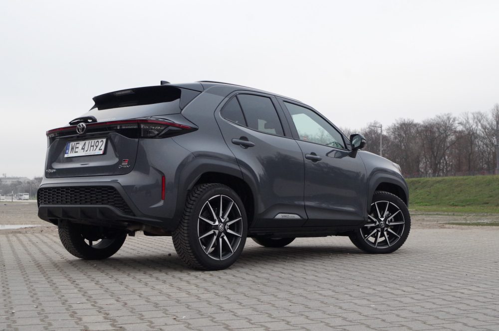 Toyota Yaris Cross 1.5 Hybrid Dynamic Force FWD 130 KM e-CVT GR SPORT A26