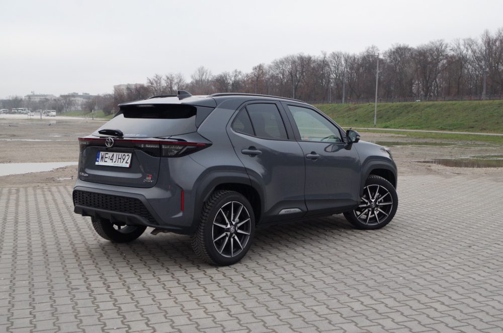 Toyota Yaris Cross 1.5 Hybrid Dynamic Force FWD 130 KM e-CVT GR SPORT A27