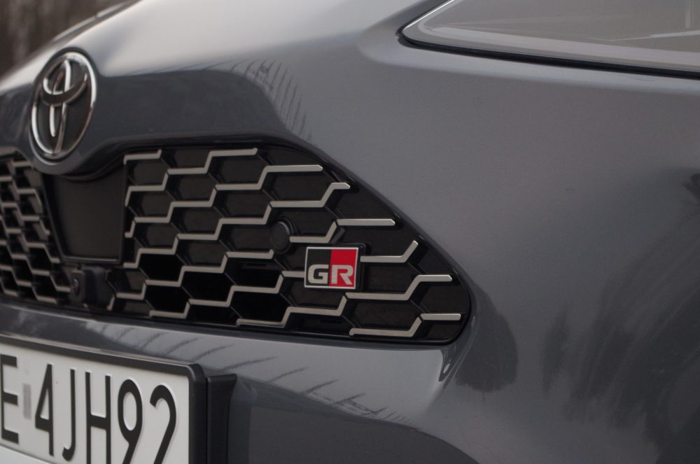 Toyota Yaris Cross 1.5 Hybrid Dynamic Force FWD 130 KM e-CVT GR SPORT A32