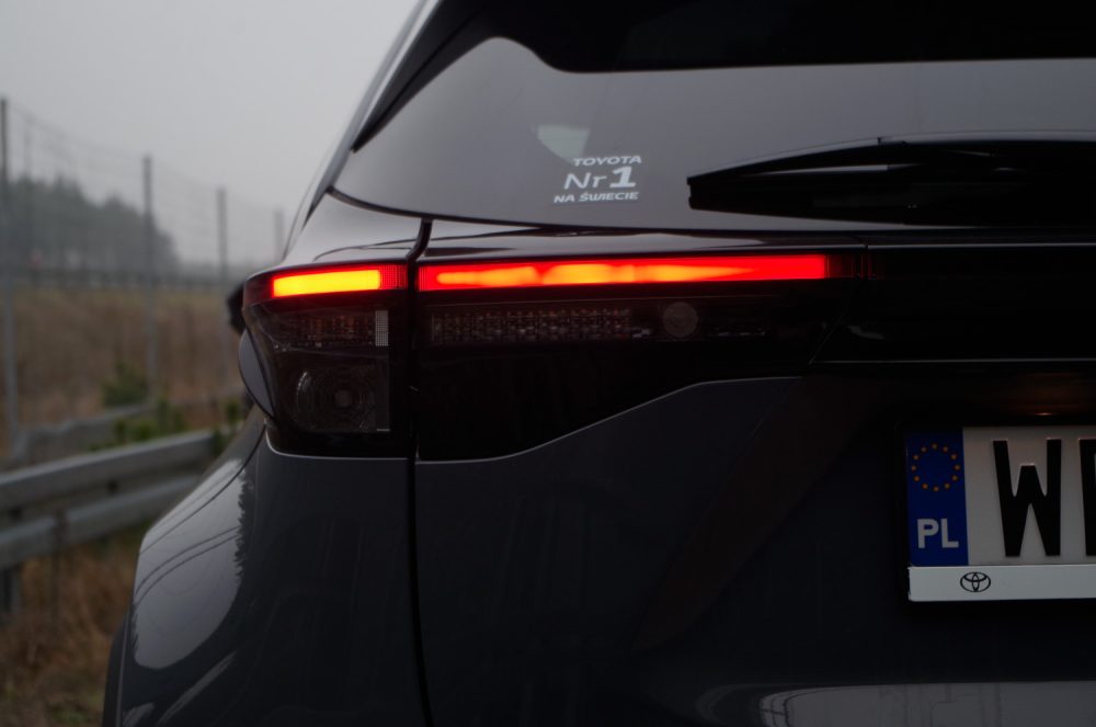 Toyota Yaris Cross 1.5 Hybrid Dynamic Force FWD 130 KM e-CVT GR SPORT A44