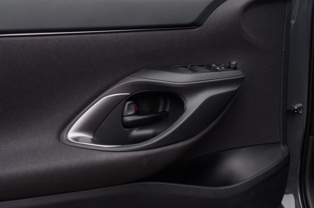 Toyota Yaris Cross 1.5 Hybrid Dynamic Force FWD 130 KM e-CVT GR SPORT B03