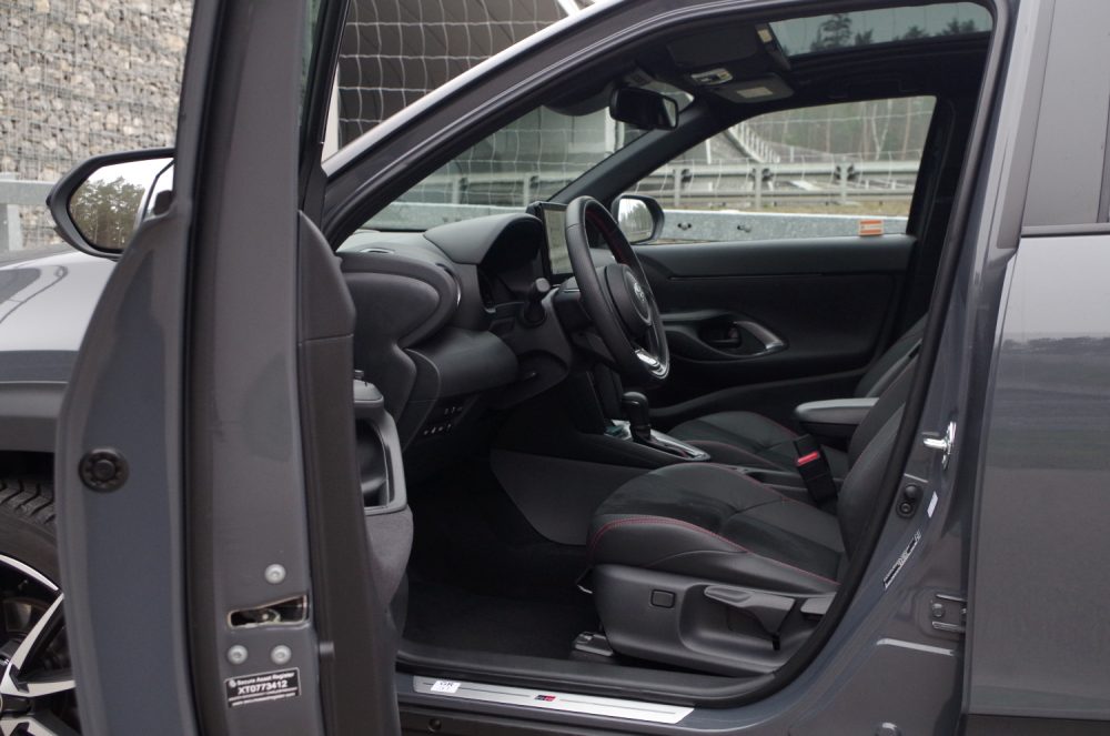 Toyota Yaris Cross 1.5 Hybrid Dynamic Force FWD 130 KM e-CVT GR SPORT B10