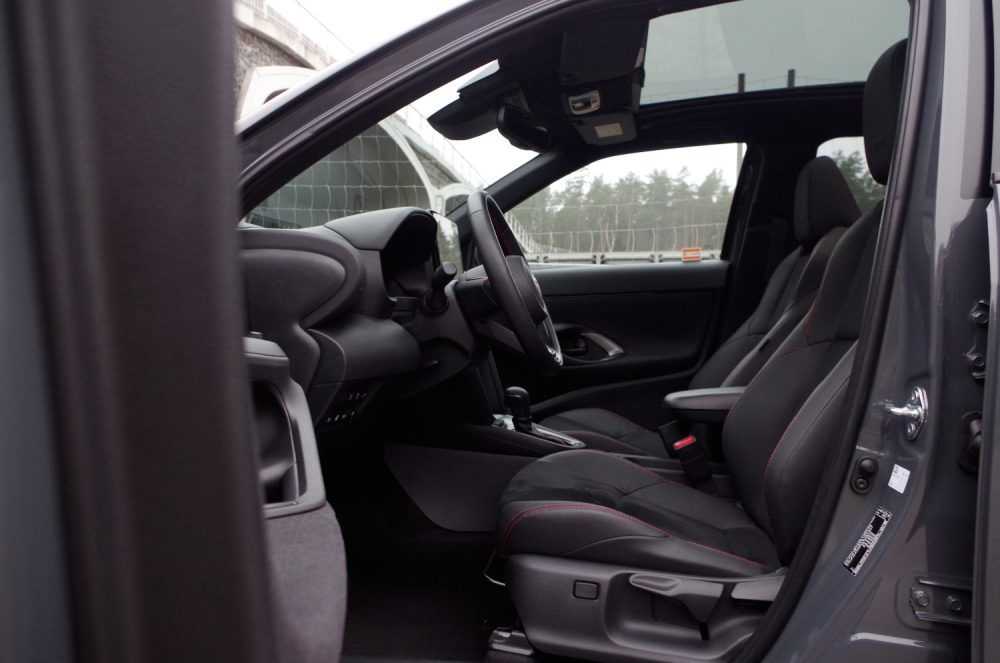 Toyota Yaris Cross 1.5 Hybrid Dynamic Force FWD 130 KM e-CVT GR SPORT B11