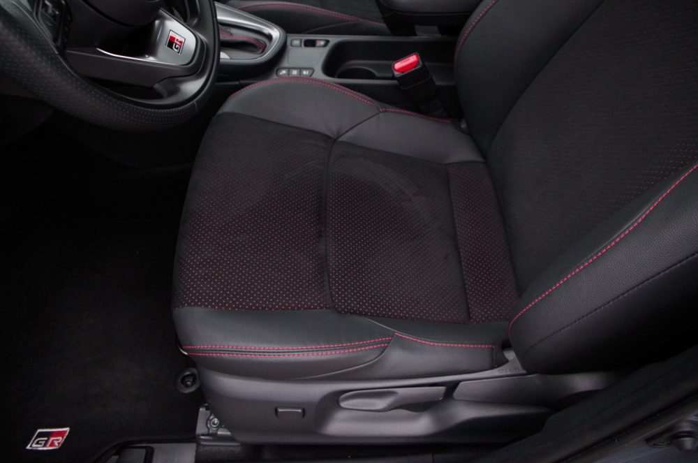 Toyota Yaris Cross 1.5 Hybrid Dynamic Force FWD 130 KM e-CVT GR SPORT B15