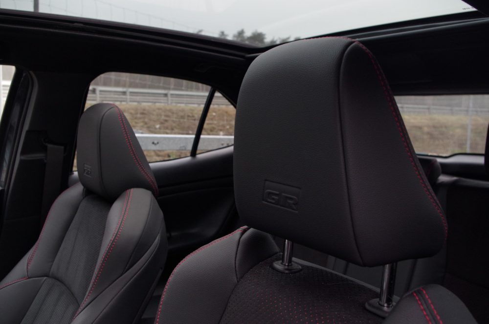 Toyota Yaris Cross 1.5 Hybrid Dynamic Force FWD 130 KM e-CVT GR SPORT B17