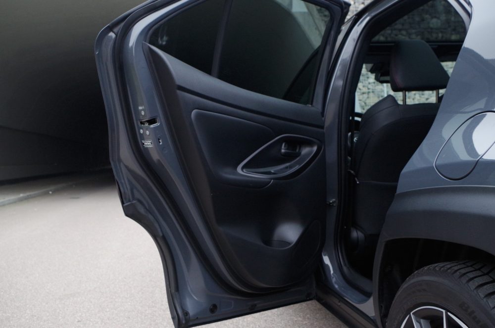 Toyota Yaris Cross 1.5 Hybrid Dynamic Force FWD 130 KM e-CVT GR SPORT B24