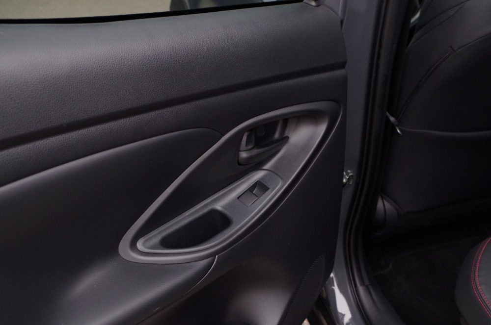 Toyota Yaris Cross 1.5 Hybrid Dynamic Force FWD 130 KM e-CVT GR SPORT B26