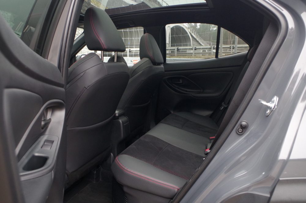 Toyota Yaris Cross 1.5 Hybrid Dynamic Force FWD 130 KM e-CVT GR SPORT B28