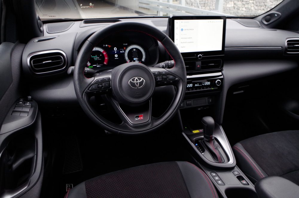 Toyota Yaris Cross 1.5 Hybrid Dynamic Force FWD 130 KM e-CVT GR SPORT B40