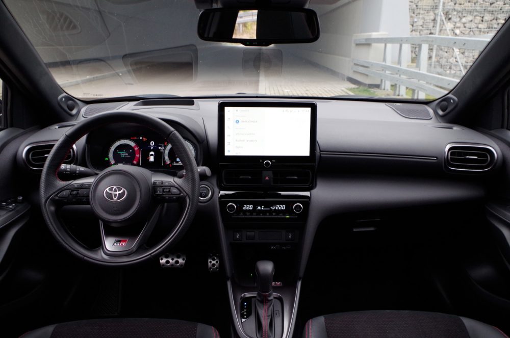 Toyota Yaris Cross 1.5 Hybrid Dynamic Force FWD 130 KM e-CVT GR SPORT B45