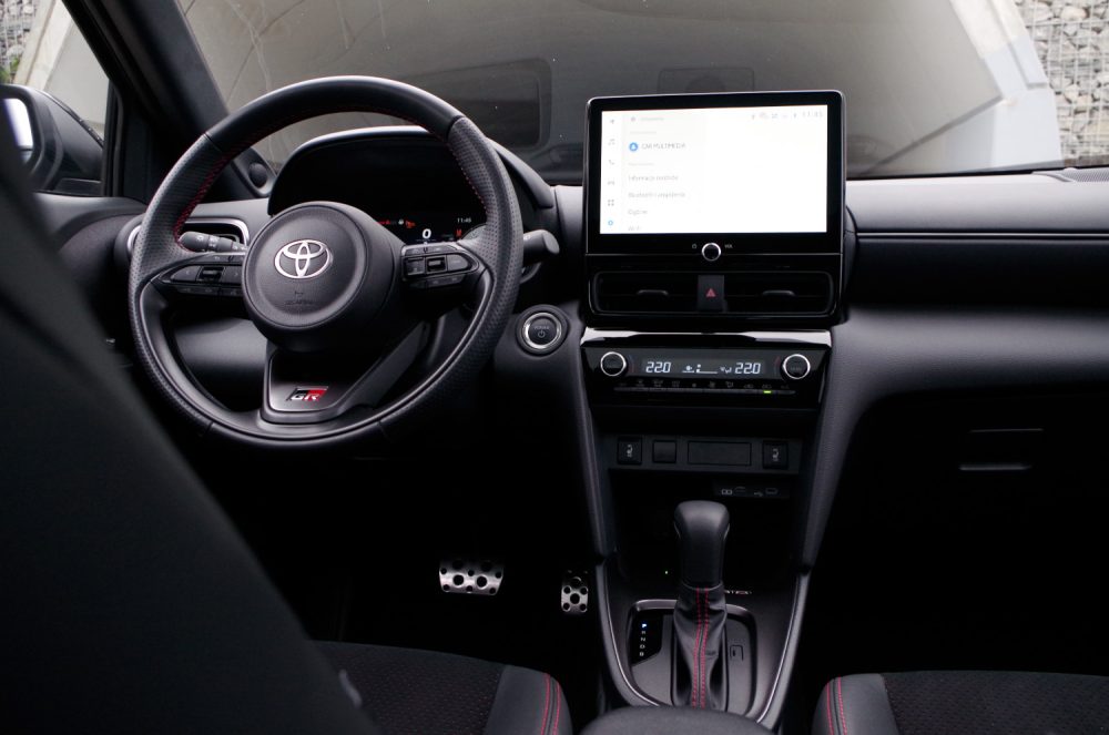 Toyota Yaris Cross 1.5 Hybrid Dynamic Force FWD 130 KM e-CVT GR SPORT B49