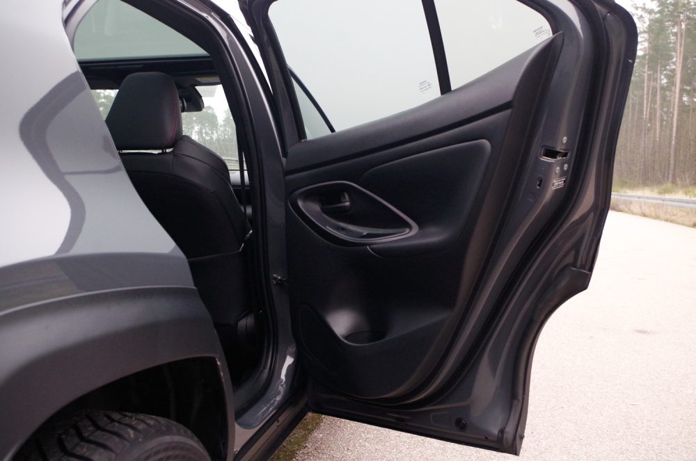 Toyota Yaris Cross 1.5 Hybrid Dynamic Force FWD 130 KM e-CVT GR SPORT B69